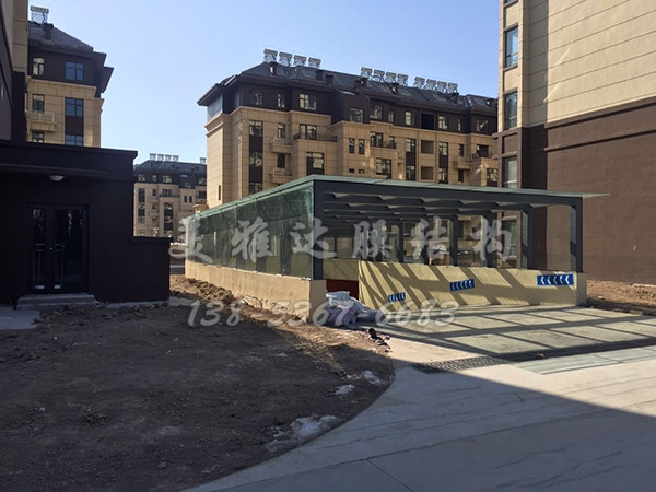 华凯玫瑰苑车库出入口