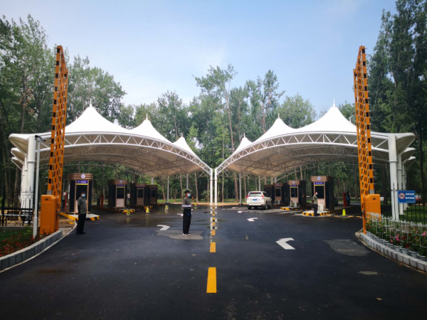 秦皇岛野生动物园大门口膜结构遮阳棚