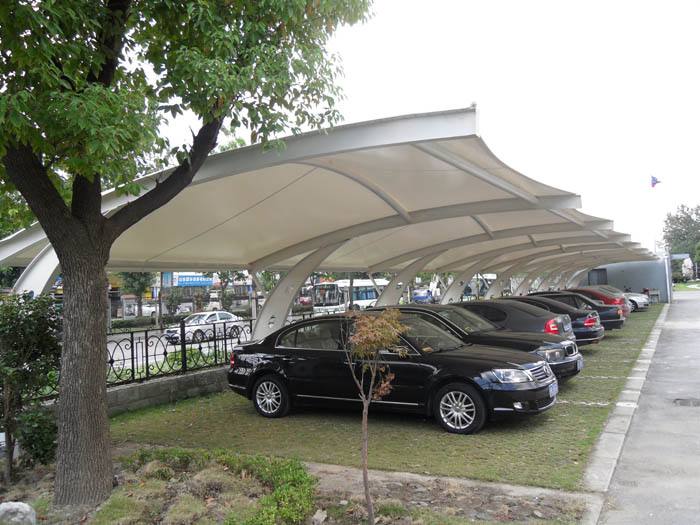 膜结构车棚和钢构车棚哪个G安全